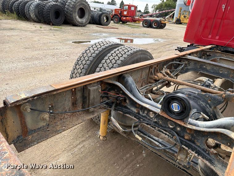 image for item FT8114 1995 International 4700 truck cab and chassis