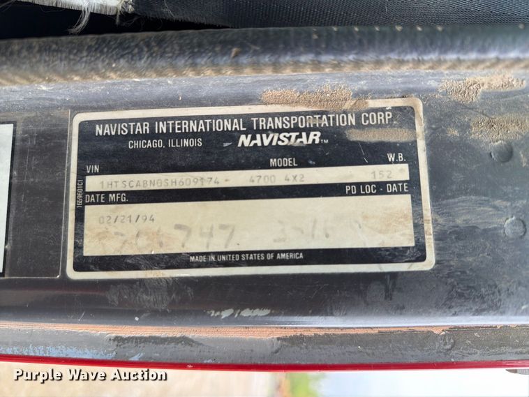 image for item FT8114 1995 International 4700 truck cab and chassis