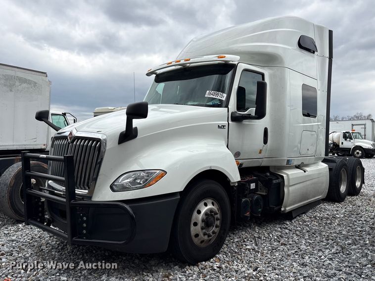 2018 International LT625 semi truck