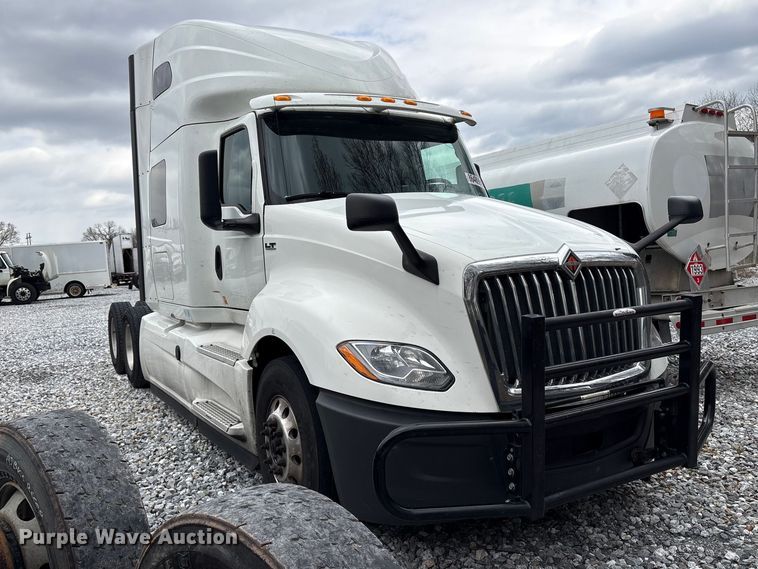 image for item YA1295 2018 International LT625 semi truck