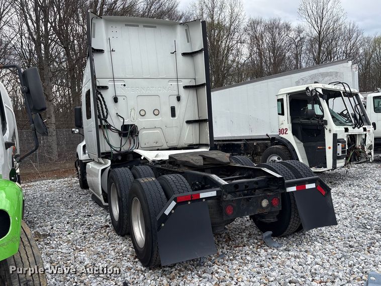 image for item YA1295 2018 International LT625 semi truck