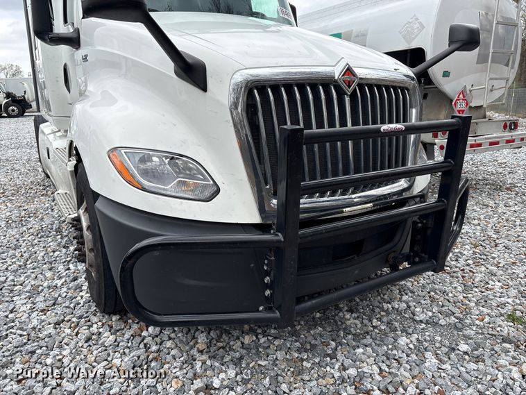 image for item YA1295 2018 International LT625 semi truck