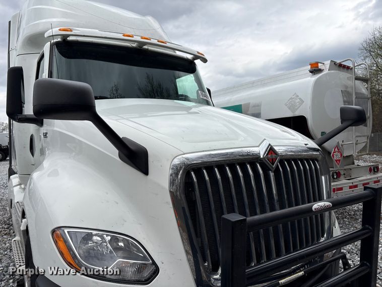 image for item YA1295 2018 International LT625 semi truck