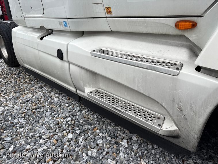 image for item YA1295 2018 International LT625 semi truck