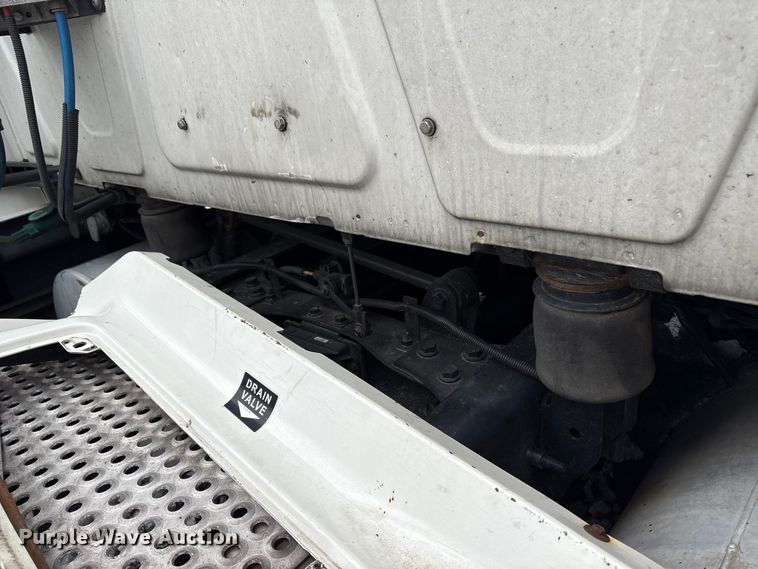image for item YA1295 2018 International LT625 semi truck