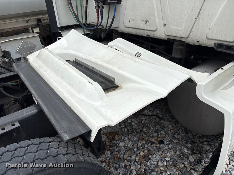 image for item YA1295 2018 International LT625 semi truck