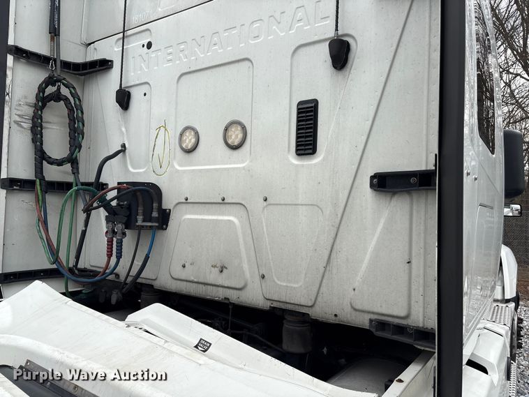 image for item YA1295 2018 International LT625 semi truck
