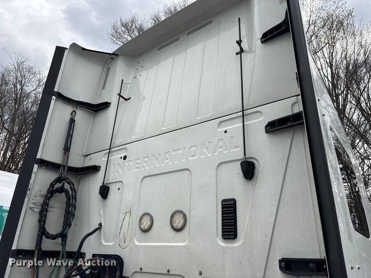 image for item YA1295 2018 International LT625 semi truck