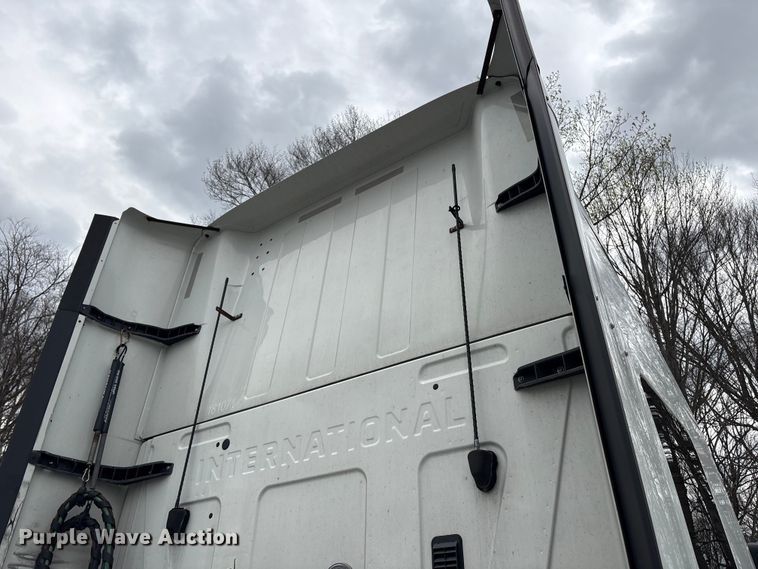 image for item YA1295 2018 International LT625 semi truck