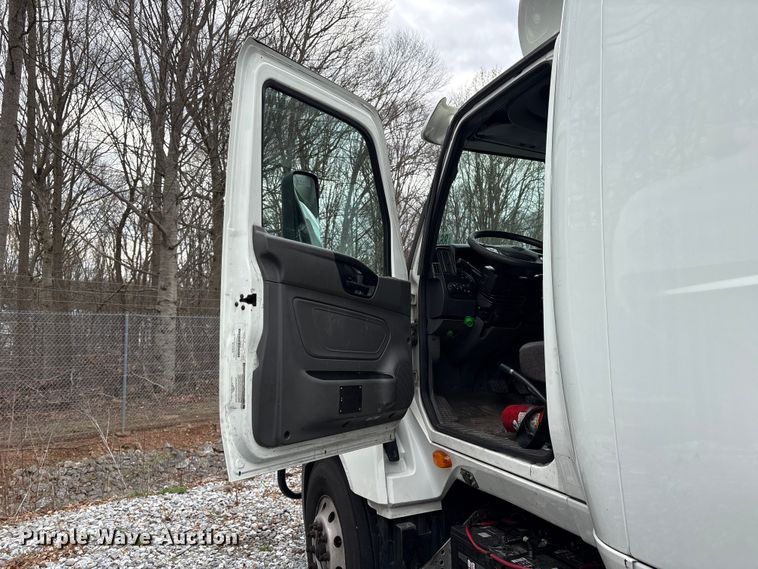 image for item YA1295 2018 International LT625 semi truck