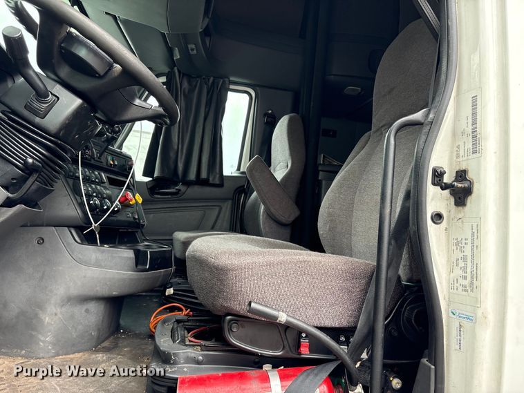image for item YA1295 2018 International LT625 semi truck