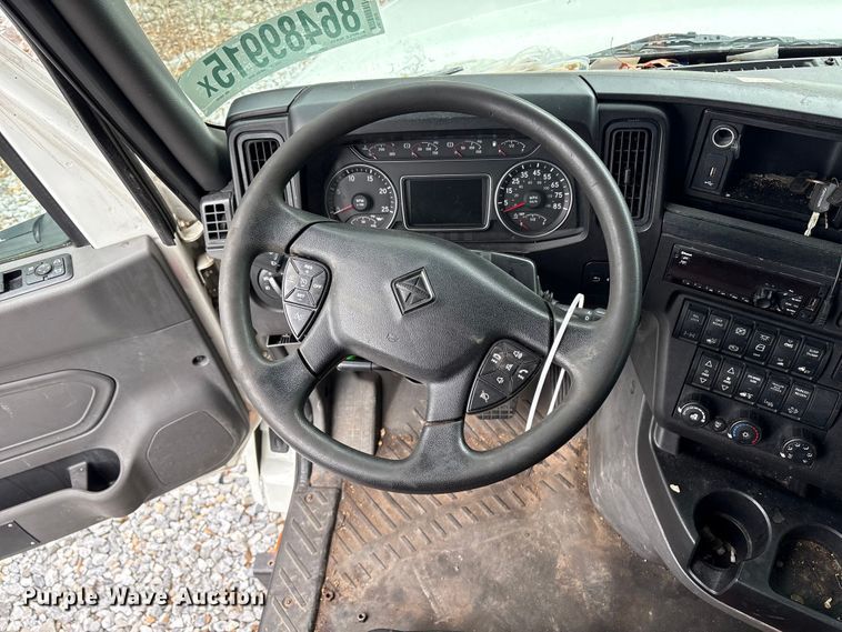 image for item YA1295 2018 International LT625 semi truck