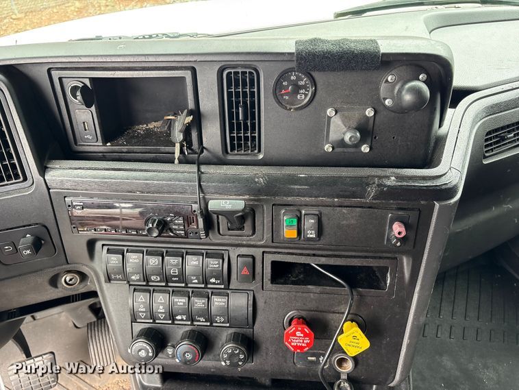 image for item YA1295 2018 International LT625 semi truck