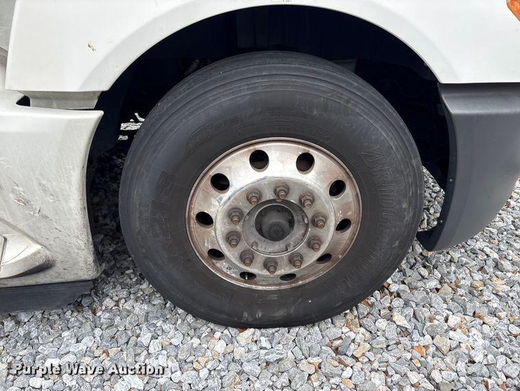 image for item YA1295 2018 International LT625 semi truck