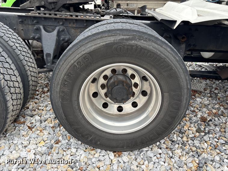 image for item YA1295 2018 International LT625 semi truck