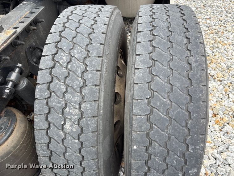 image for item YA1295 2018 International LT625 semi truck