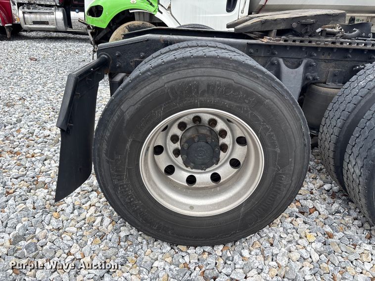 image for item YA1295 2018 International LT625 semi truck