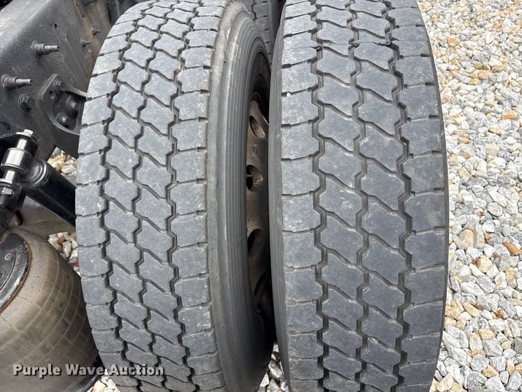 image for item YA1295 2018 International LT625 semi truck