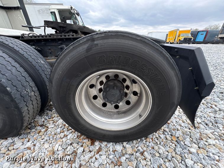 image for item YA1295 2018 International LT625 semi truck
