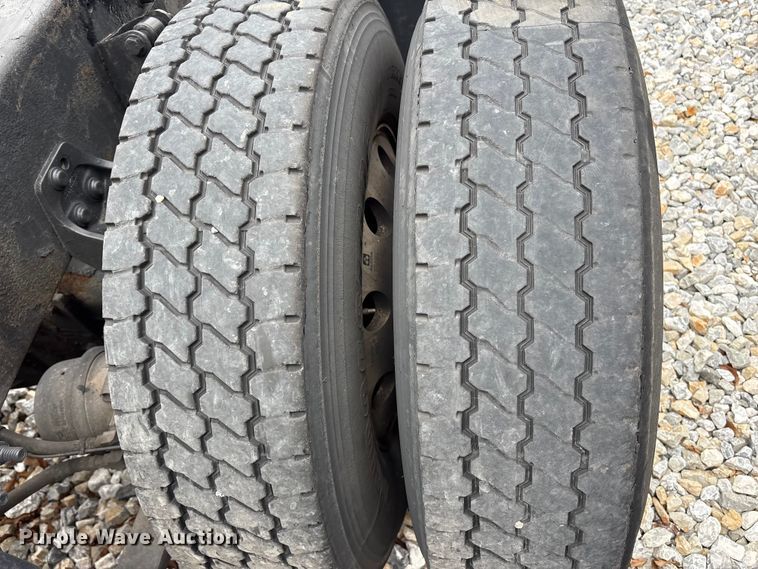 image for item YA1295 2018 International LT625 semi truck