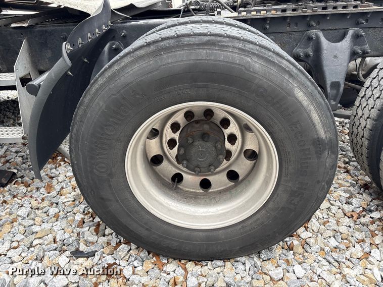 image for item YA1295 2018 International LT625 semi truck