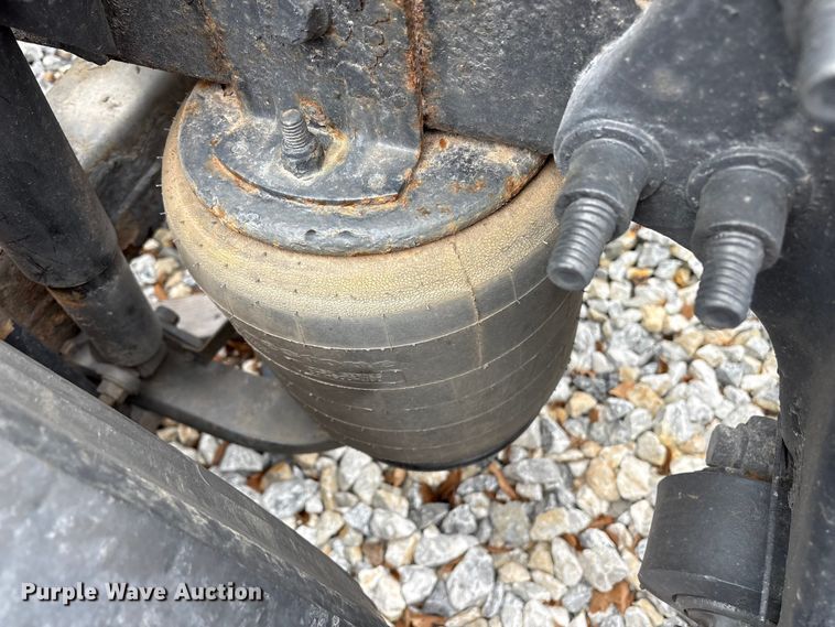 image for item YA1295 2018 International LT625 semi truck