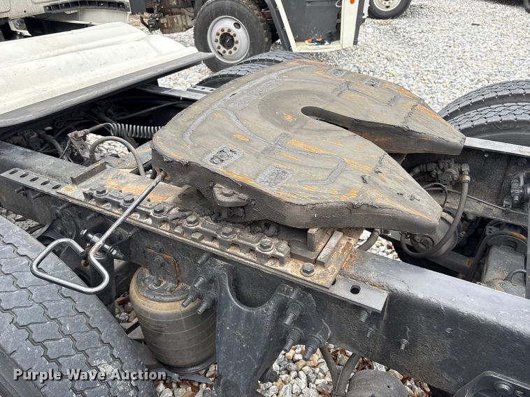 image for item YA1295 2018 International LT625 semi truck