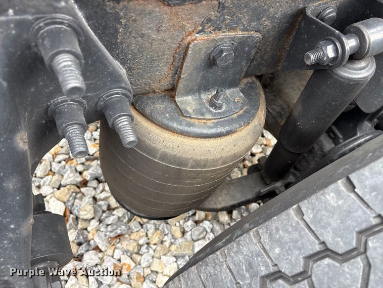 image for item YA1295 2018 International LT625 semi truck