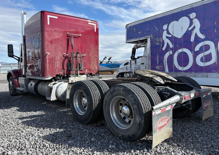 image for item YA2222 2019 Peterbilt 567 semi truck
