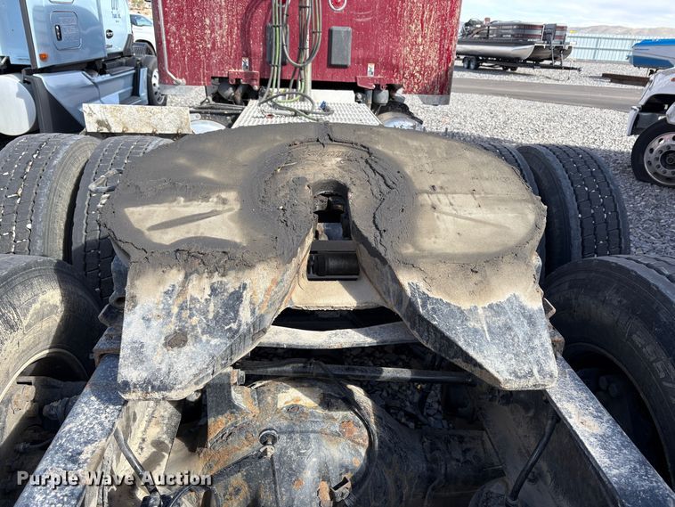 image for item YA2222 2019 Peterbilt 567 semi truck