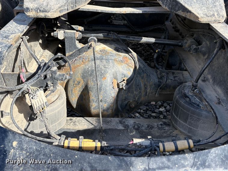 image for item YA2222 2019 Peterbilt 567 semi truck