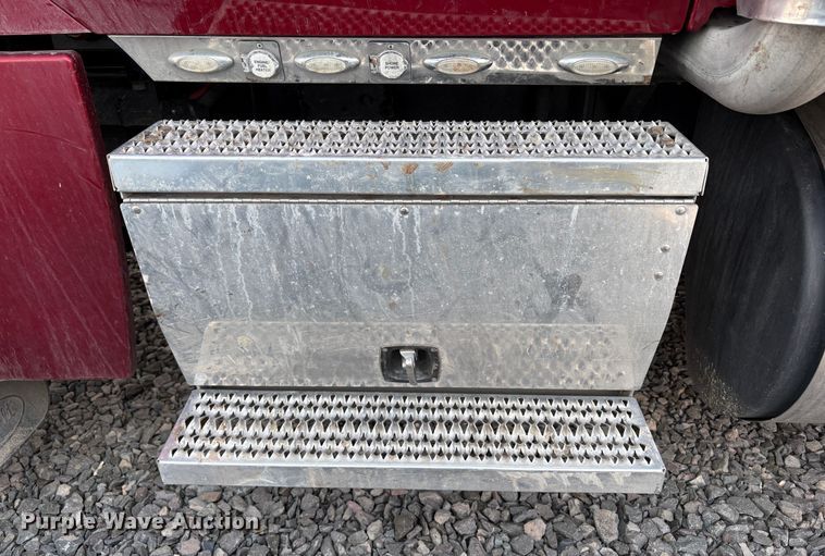 image for item YA2222 2019 Peterbilt 567 semi truck