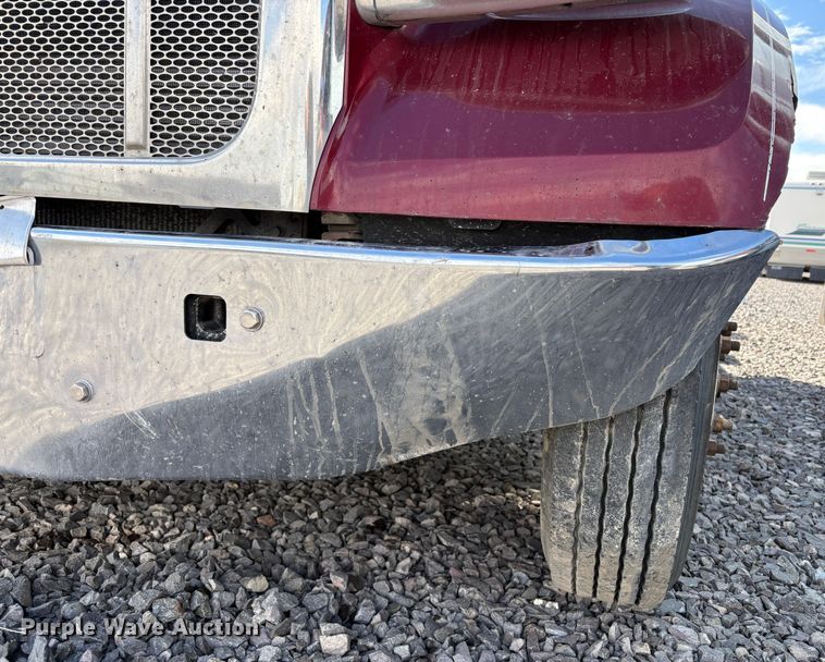 image for item YA2222 2019 Peterbilt 567 semi truck