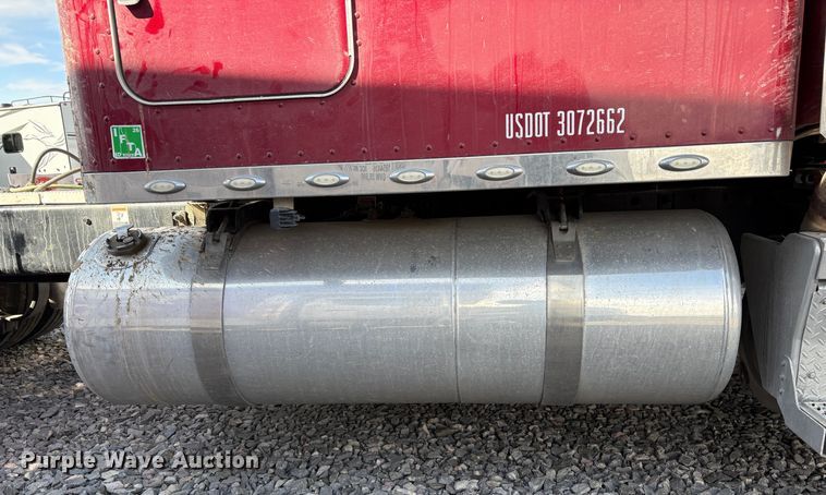 image for item YA2222 2019 Peterbilt 567 semi truck