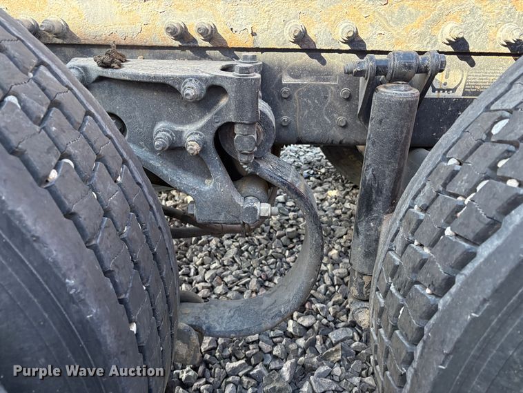 image for item YA2222 2019 Peterbilt 567 semi truck