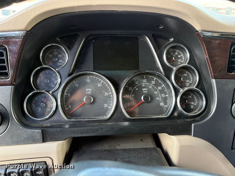 image for item YA2222 2019 Peterbilt 567 semi truck