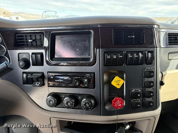 image for item YA2222 2019 Peterbilt 567 semi truck