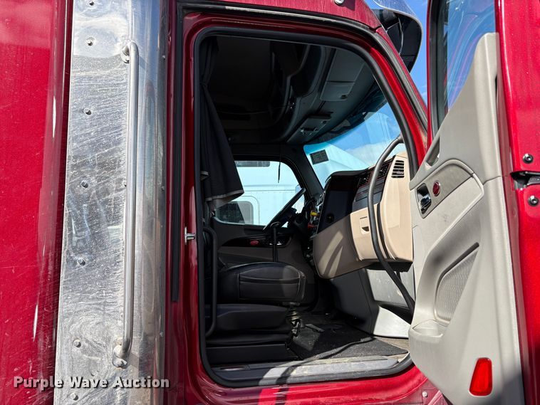 image for item YA2222 2019 Peterbilt 567 semi truck