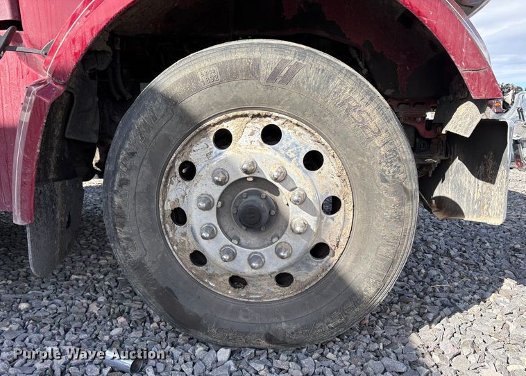 image for item YA2222 2019 Peterbilt 567 semi truck