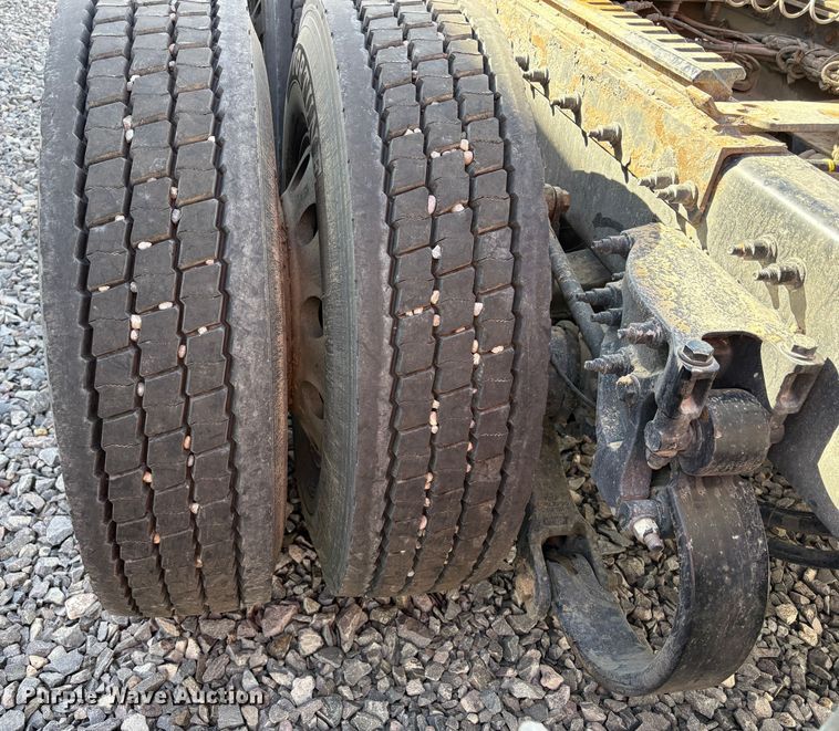 image for item YA2222 2019 Peterbilt 567 semi truck