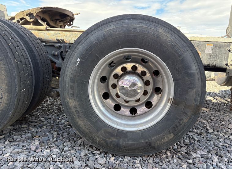 image for item YA2222 2019 Peterbilt 567 semi truck