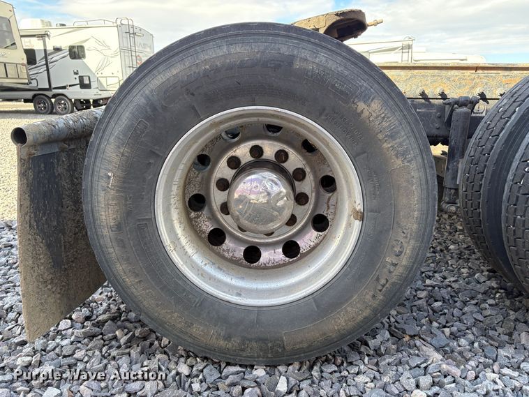 image for item YA2222 2019 Peterbilt 567 semi truck