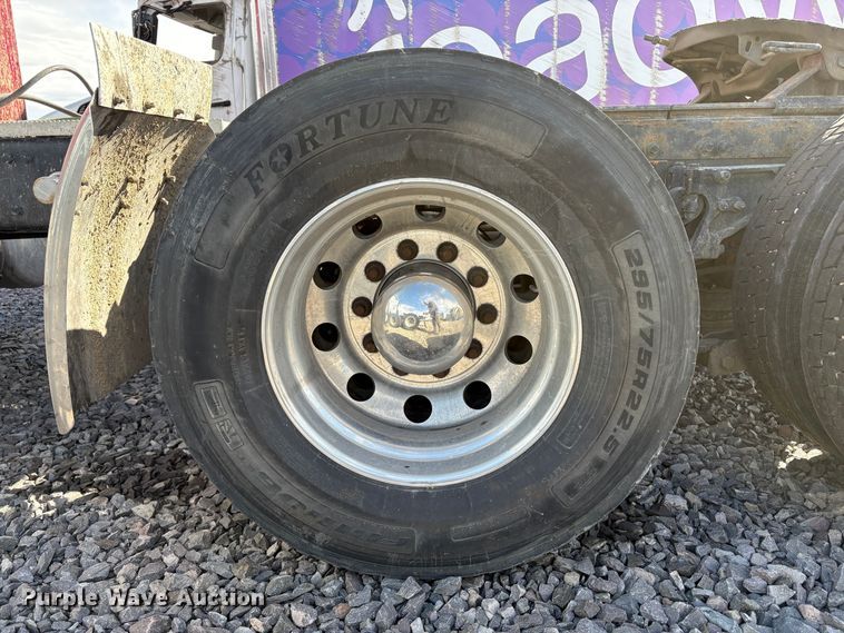 image for item YA2222 2019 Peterbilt 567 semi truck