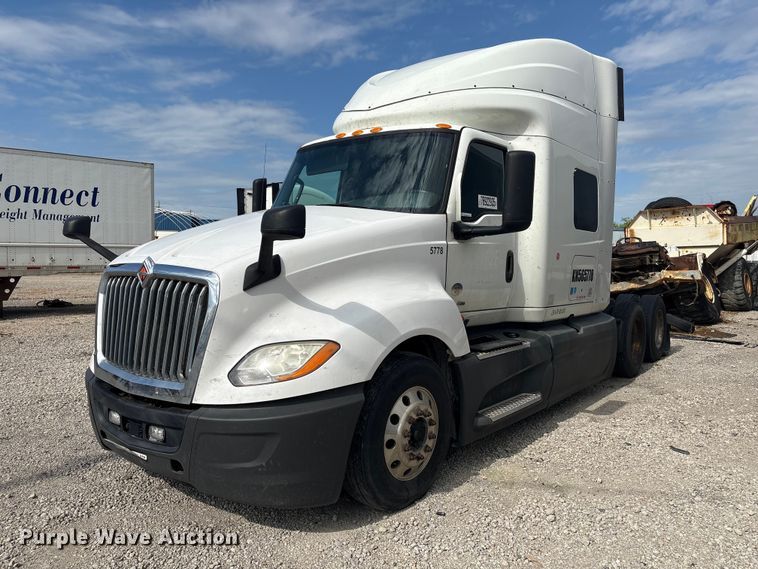 image for item YA2431 2019 International LT625 semi truck