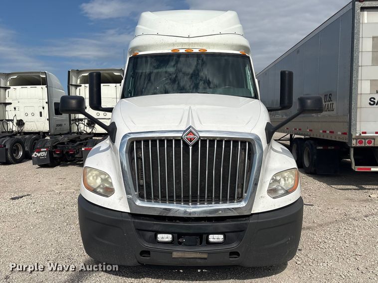 image for item YA2431 2019 International LT625 semi truck