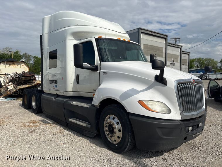 image for item YA2431 2019 International LT625 semi truck