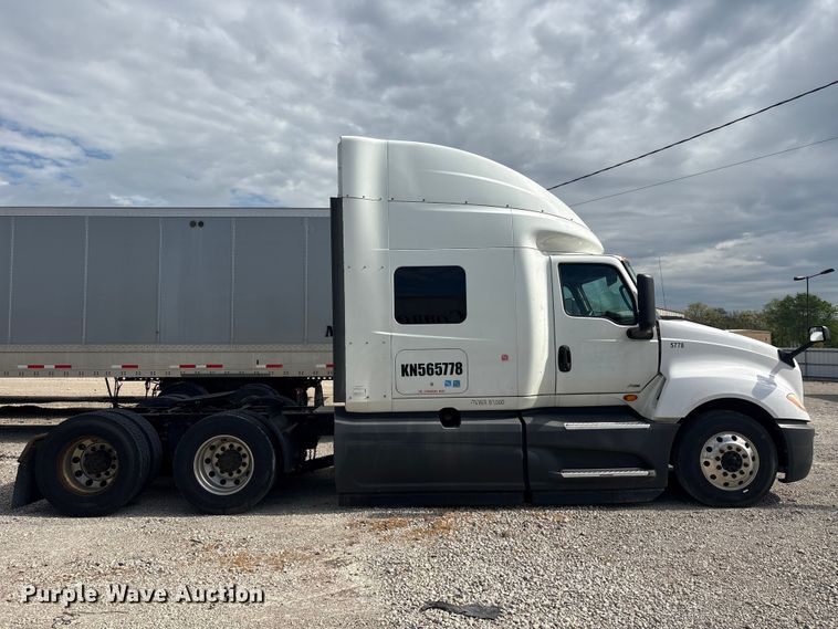 image for item YA2431 2019 International LT625 semi truck