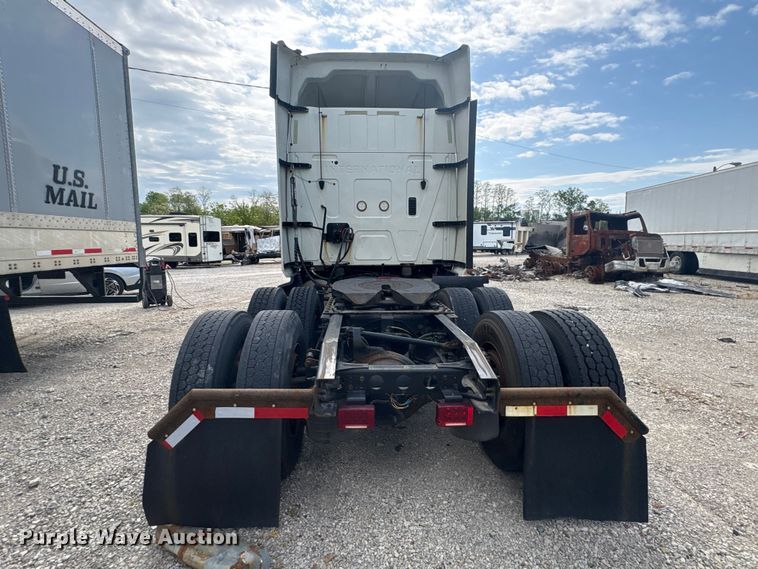 image for item YA2431 2019 International LT625 semi truck