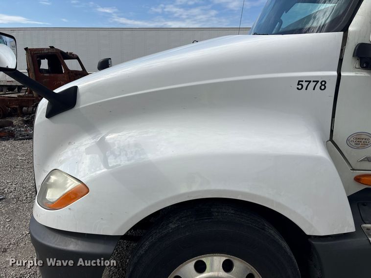 image for item YA2431 2019 International LT625 semi truck