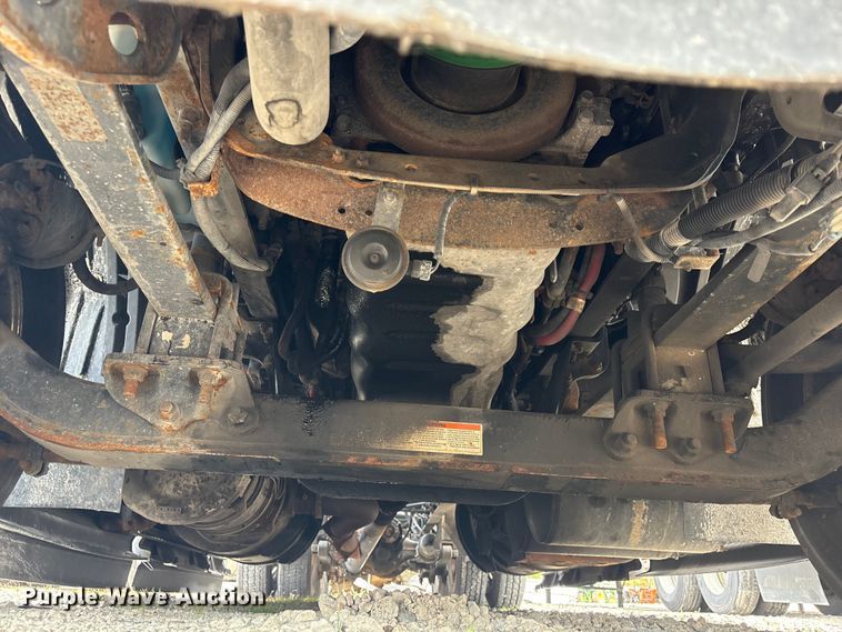 image for item YA2431 2019 International LT625 semi truck